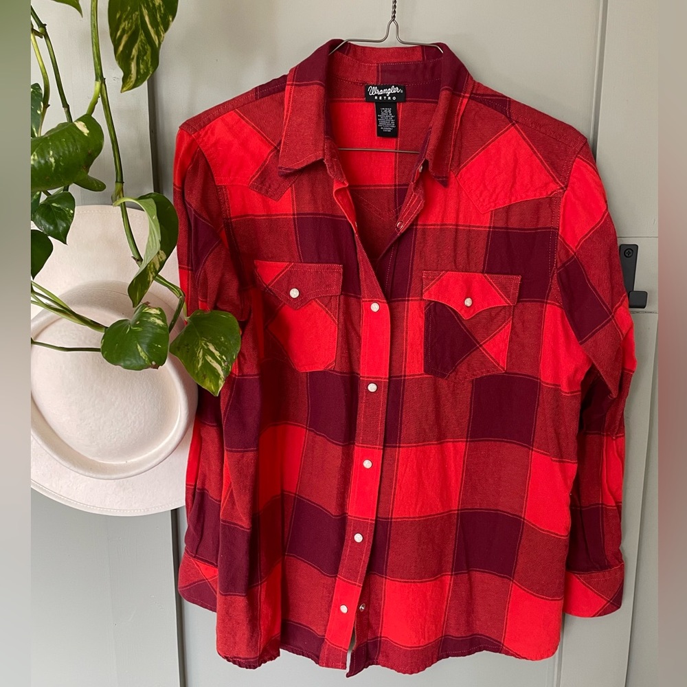 Wrangler Retro Plaid Women’s Pearl Snap Shirt